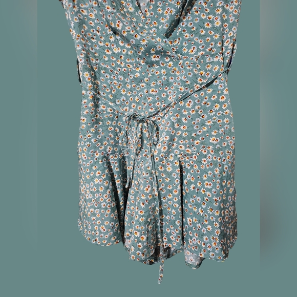 Flower romper, size small - Picture 3 of 3